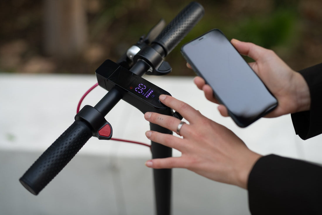 10 Useful Gifts for Electric Scooter Riders in the UAE and Saudi Arabia